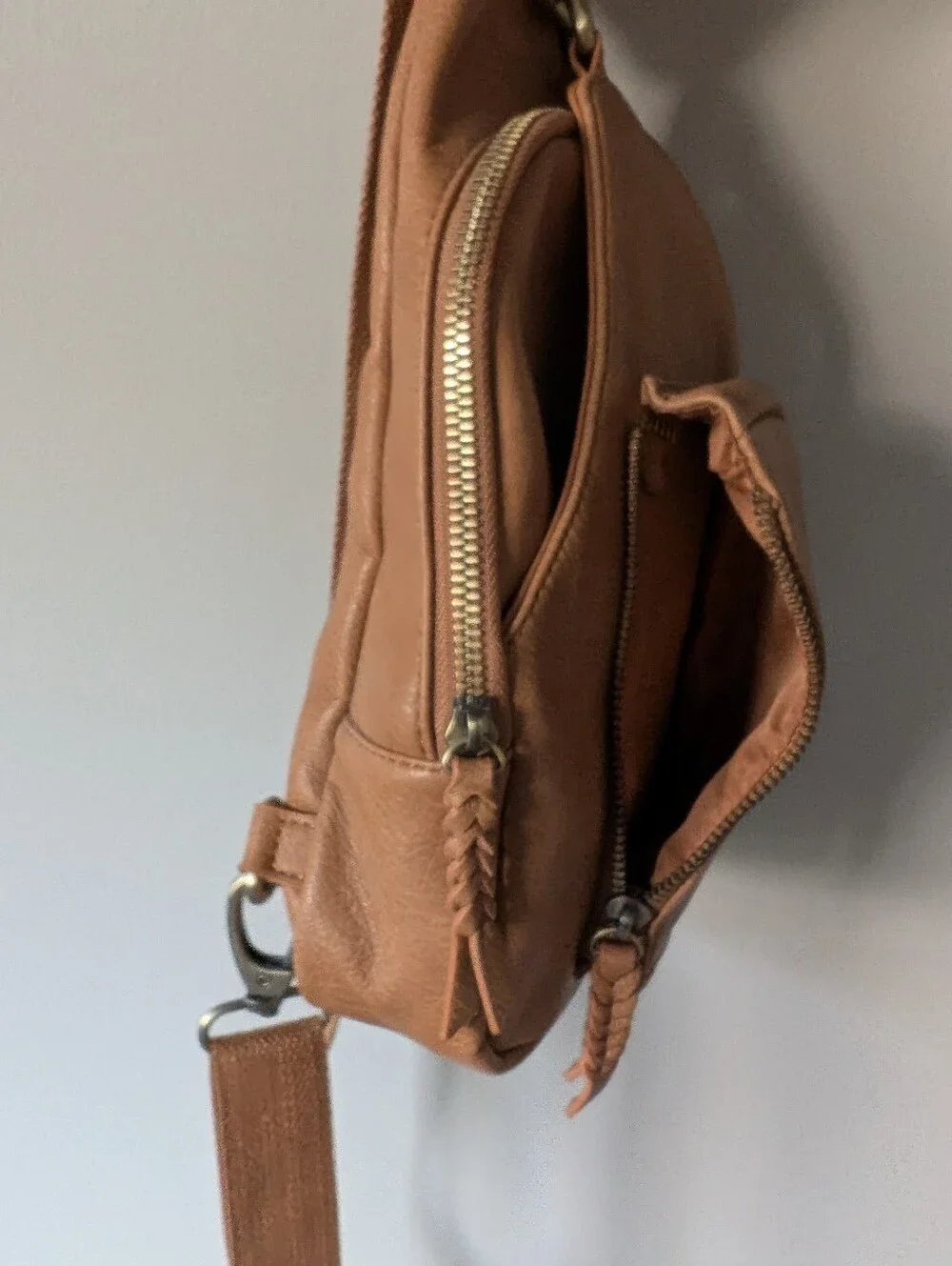 Women's Tan Leather Crossbody Sling Bag - Picture 7 of 7